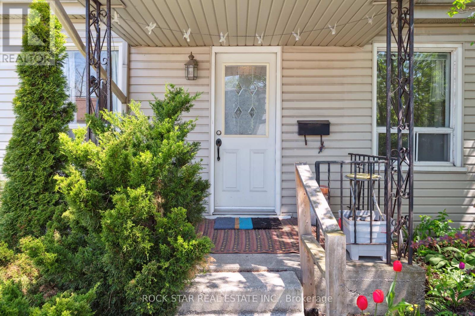 56 Breadalbane Street, Hamilton, Ontario  L8R 3G1 - Photo 6 - X12145847