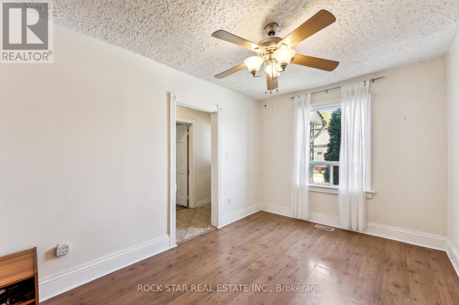56 Breadalbane Street, Hamilton, Ontario  L8R 3G1 - Photo 9 - X12145847