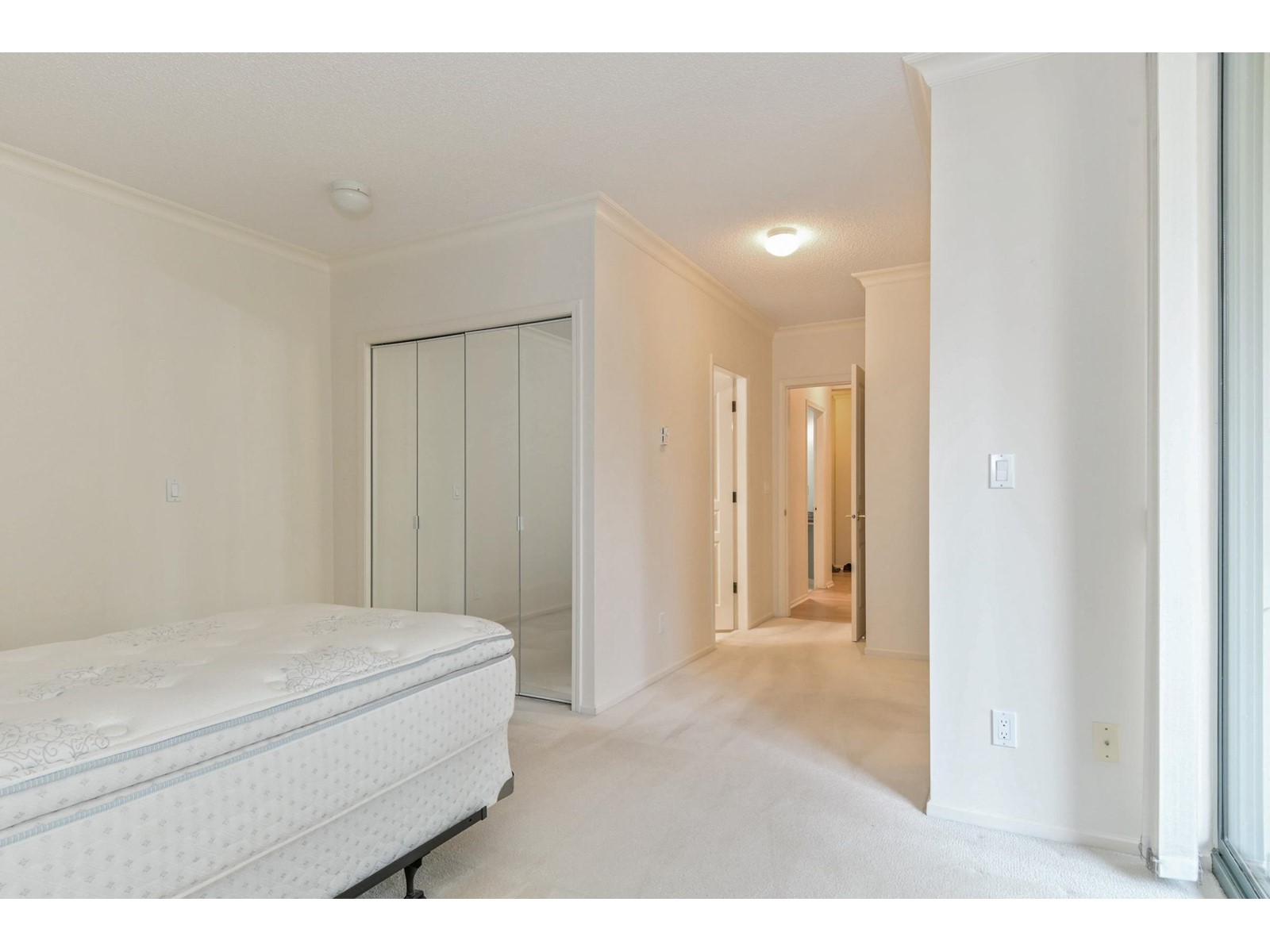 104 1745 Martin Drive, Surrey, British Columbia  V4A 9T5 - Photo 12 - R3002442