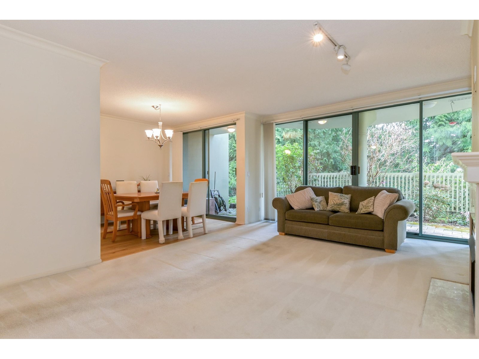 104 1745 Martin Drive, Surrey, British Columbia  V4A 9T5 - Photo 6 - R3002442