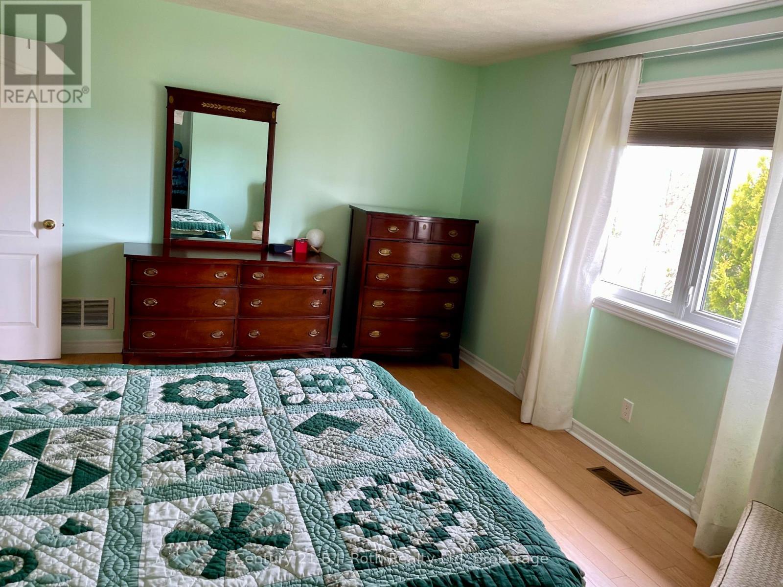 94 Maria Street, Penetanguishene, Ontario  L9M 2H8 - Photo 21 - S12094437