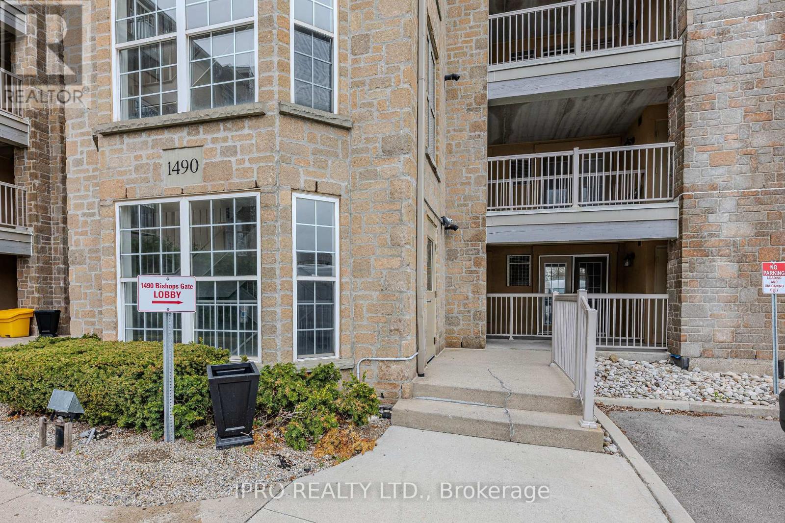 106 - 1490 Bishops Gate, Oakville (Ga Glen Abbey), Ontario  L6M 4N3 - Photo 2 - W12145886