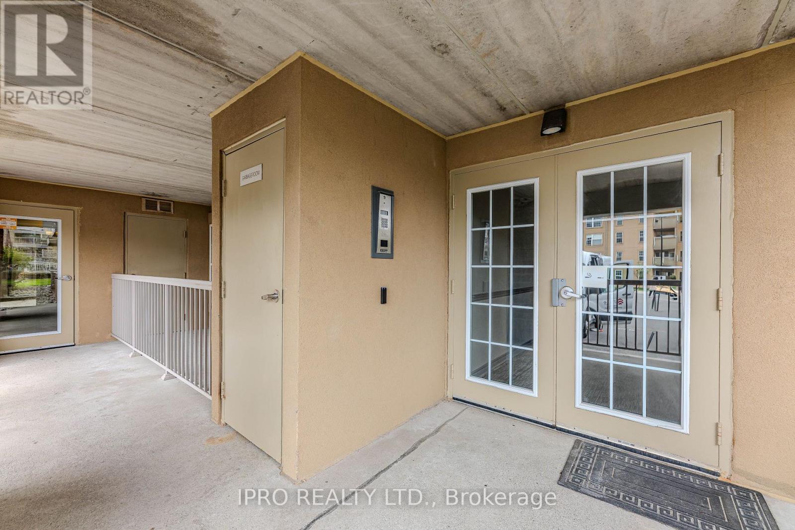 106 - 1490 Bishops Gate, Oakville, Ontario  L6M 4N3 - Photo 4 - W12145886