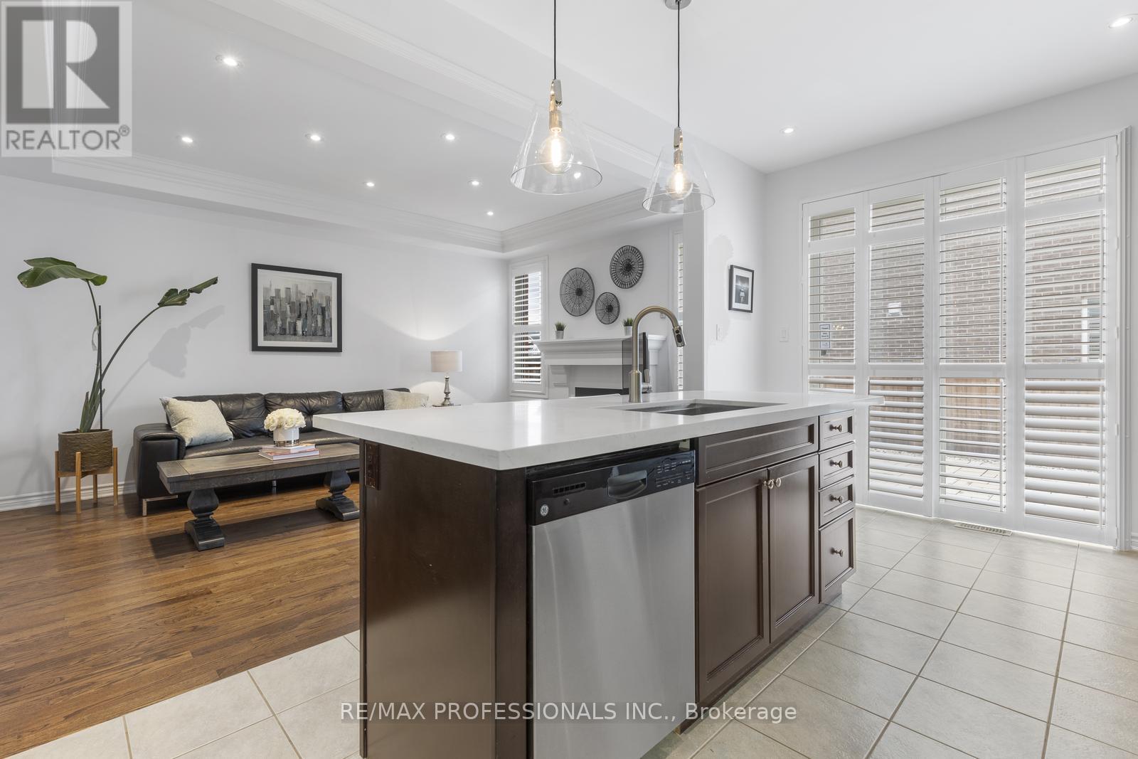 400 Clarkson Gate, Milton, Ontario  L9E 0B8 - Photo 11 - W12145887