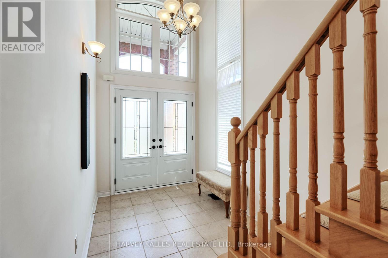5180 Littlebend Drive, Mississauga, Ontario  L5M 8B6 - Photo 4 - W12145900