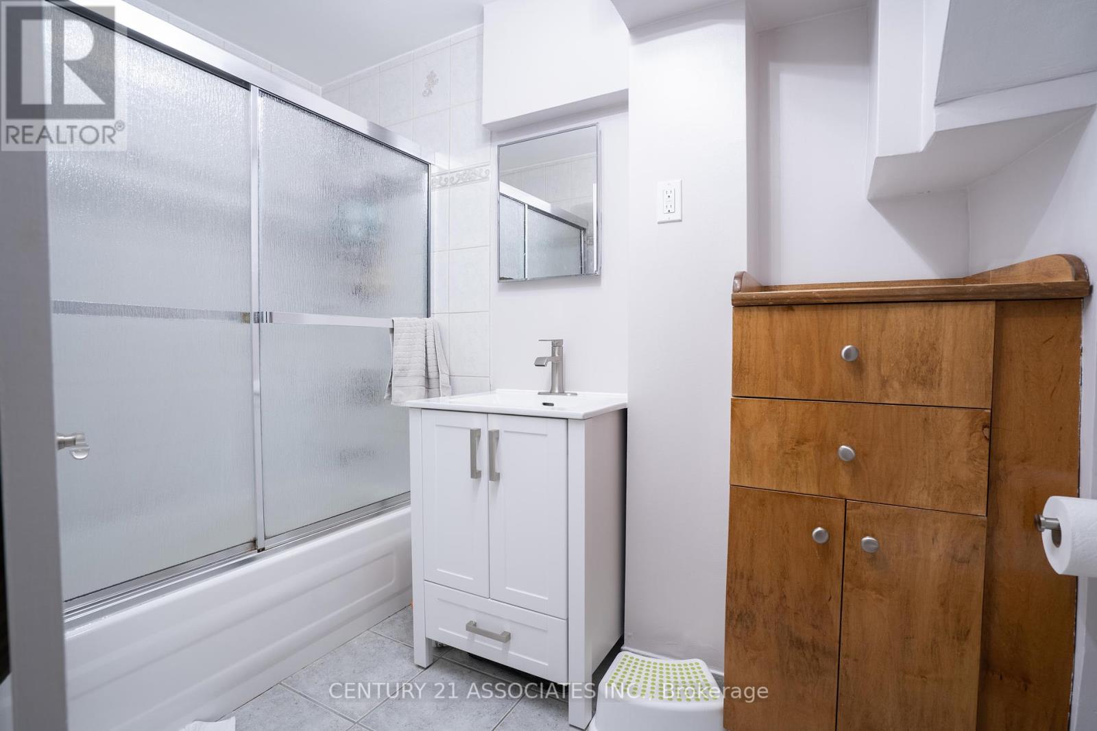 Lower Level - 22 Langside Avenue, Toronto, Ontario  M9N 3E3 - Photo 2 - W12145907