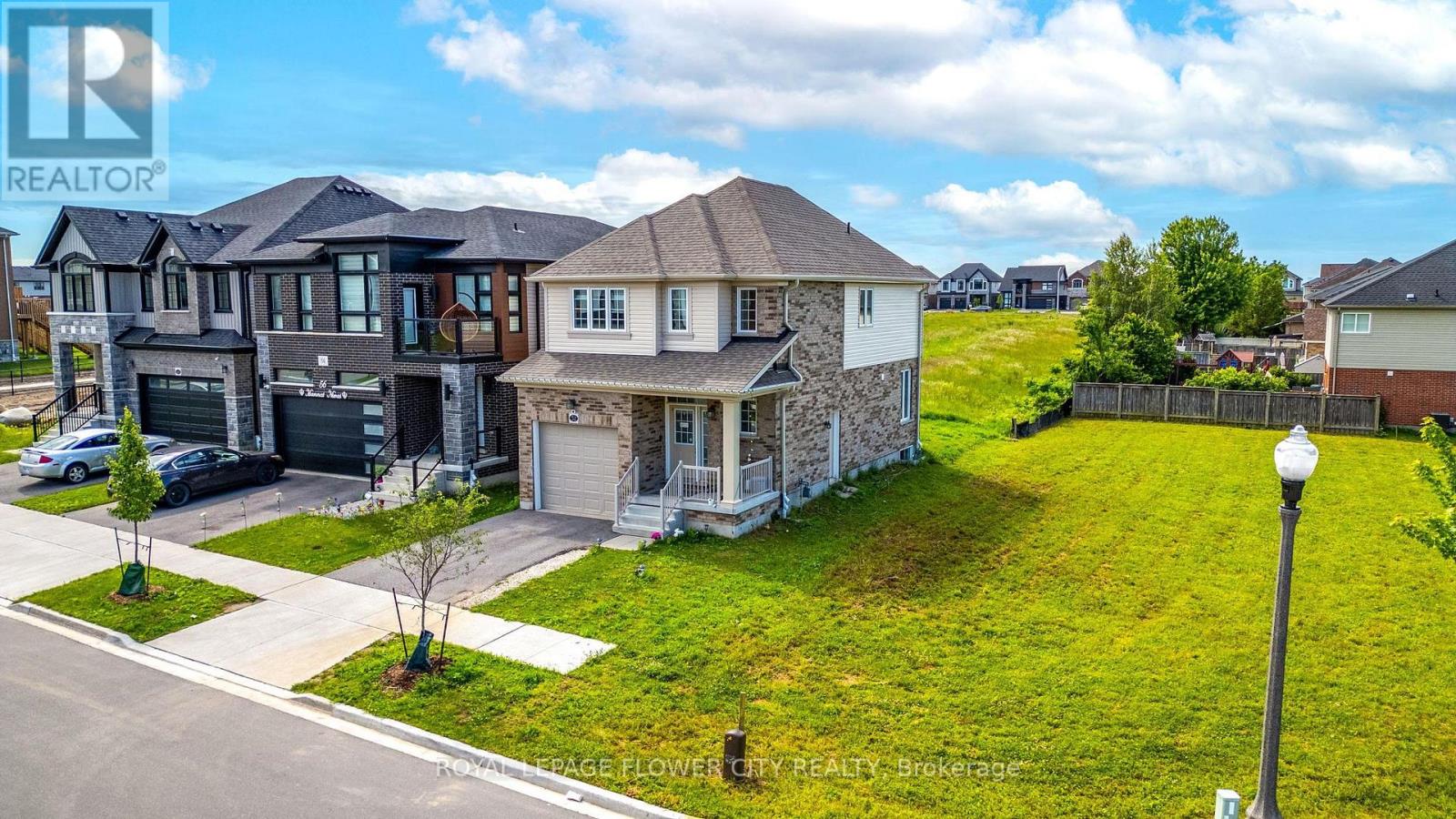 Property at 52 MONARCH WOODS DRIVE W image 4