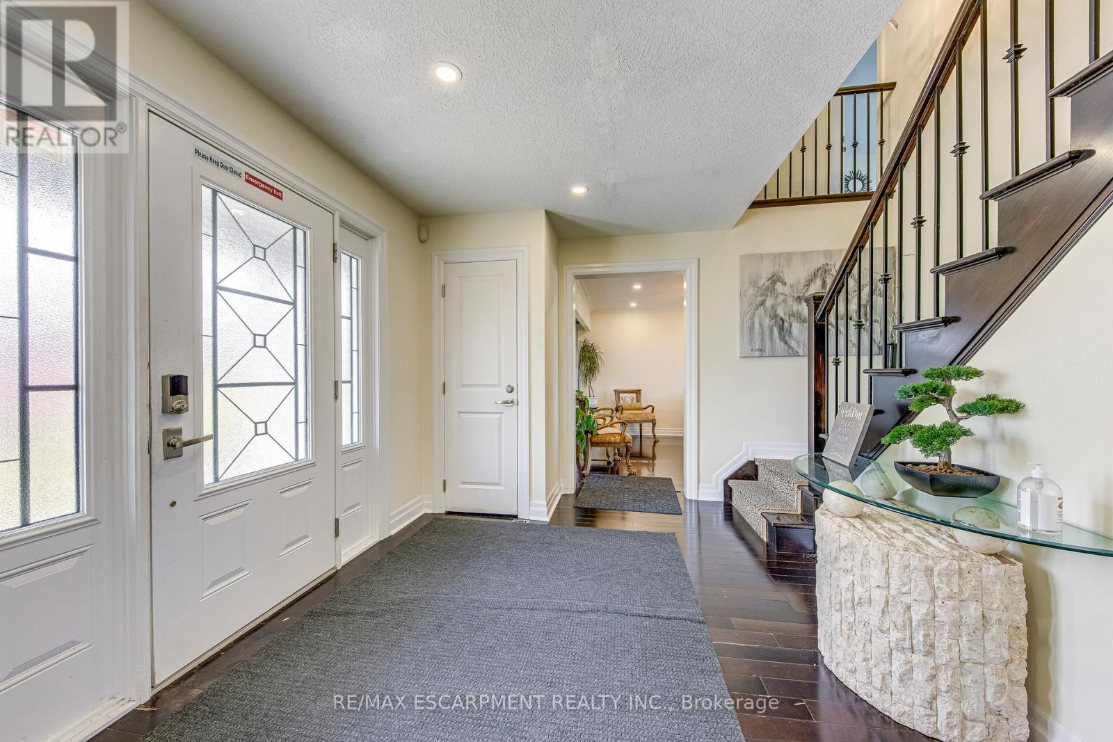Property at 1073 NORTH SERVICE ROAD image 3