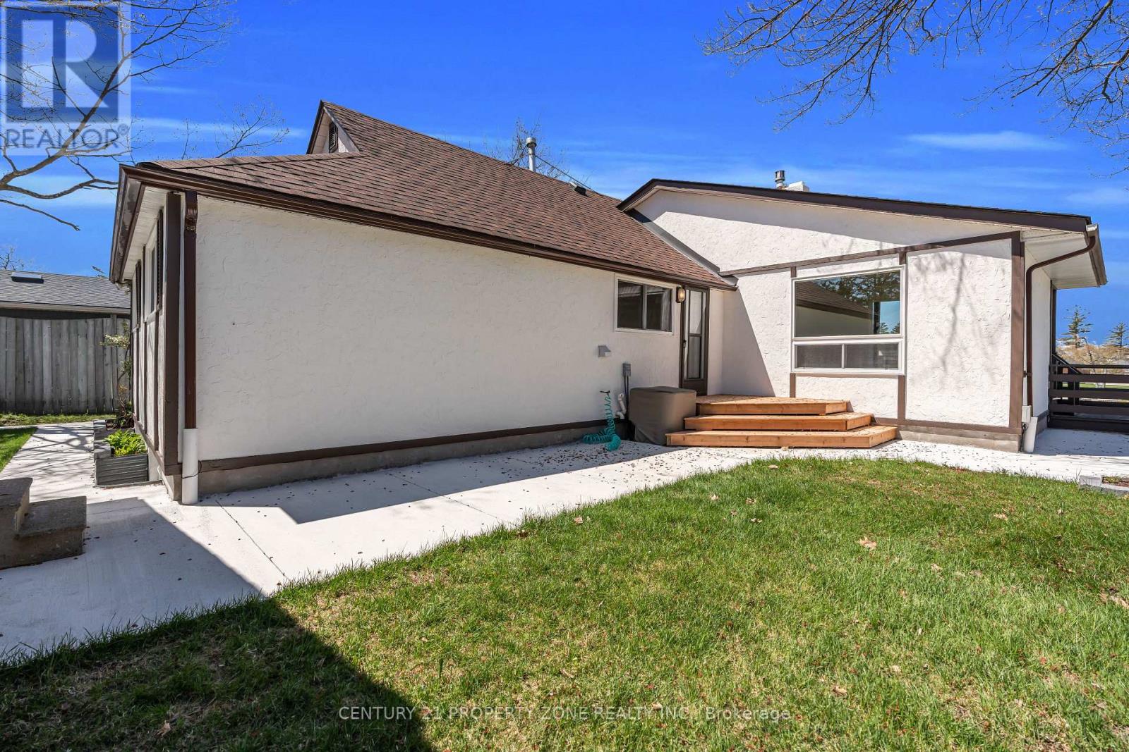 1312 River Road W, Wasaga Beach, Ontario  L9Z 2W6 - Photo 12 - S12145868