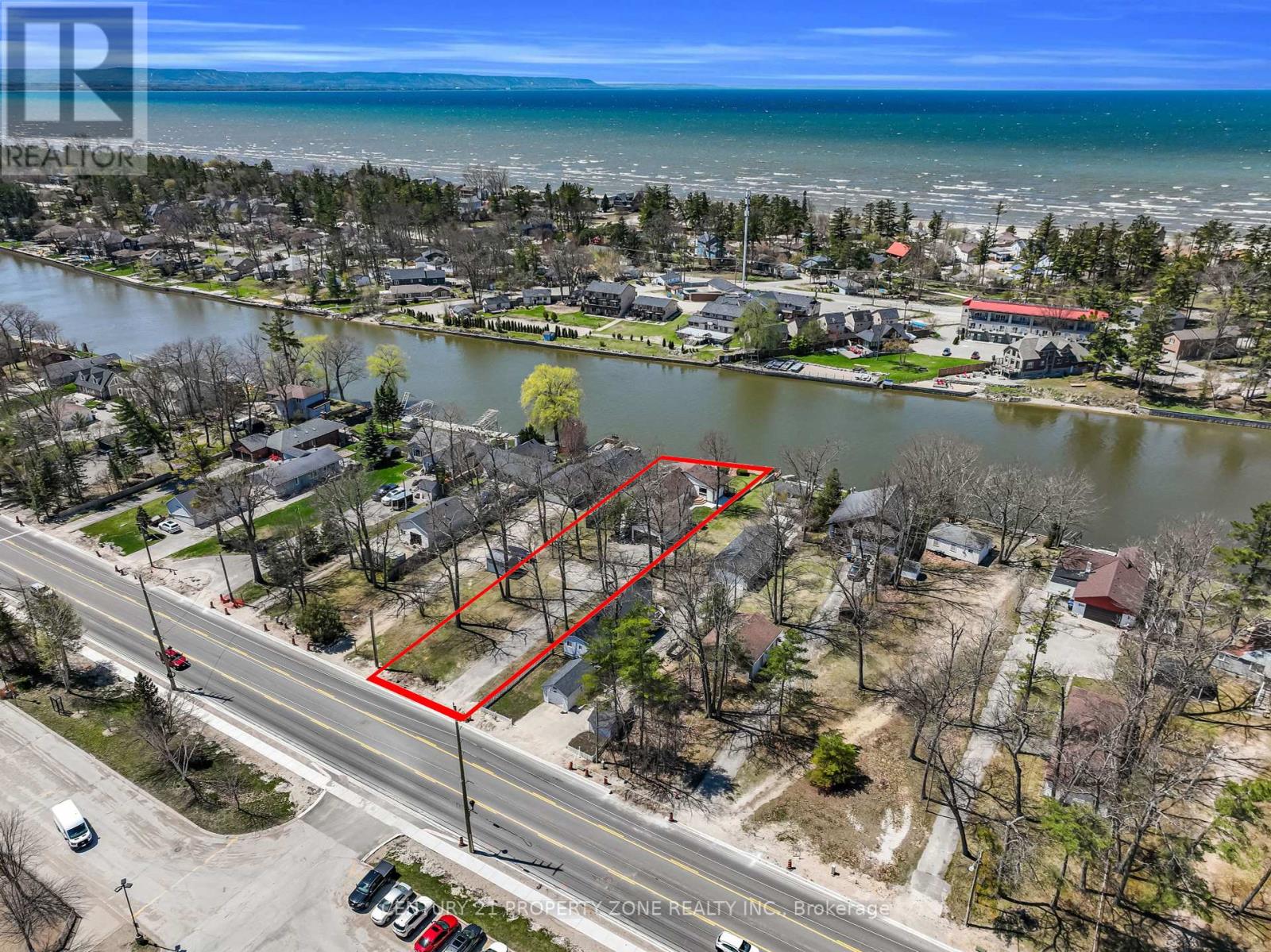 1312 River Road W, Wasaga Beach, Ontario  L9Z 2W6 - Photo 4 - S12145868