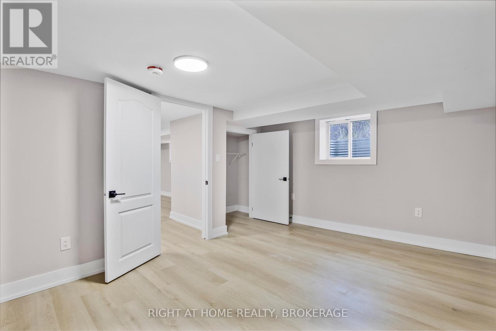 347 Mapledene Drive, Hamilton, Ontario  L9G 2K3 - Photo 41 - X12143523
