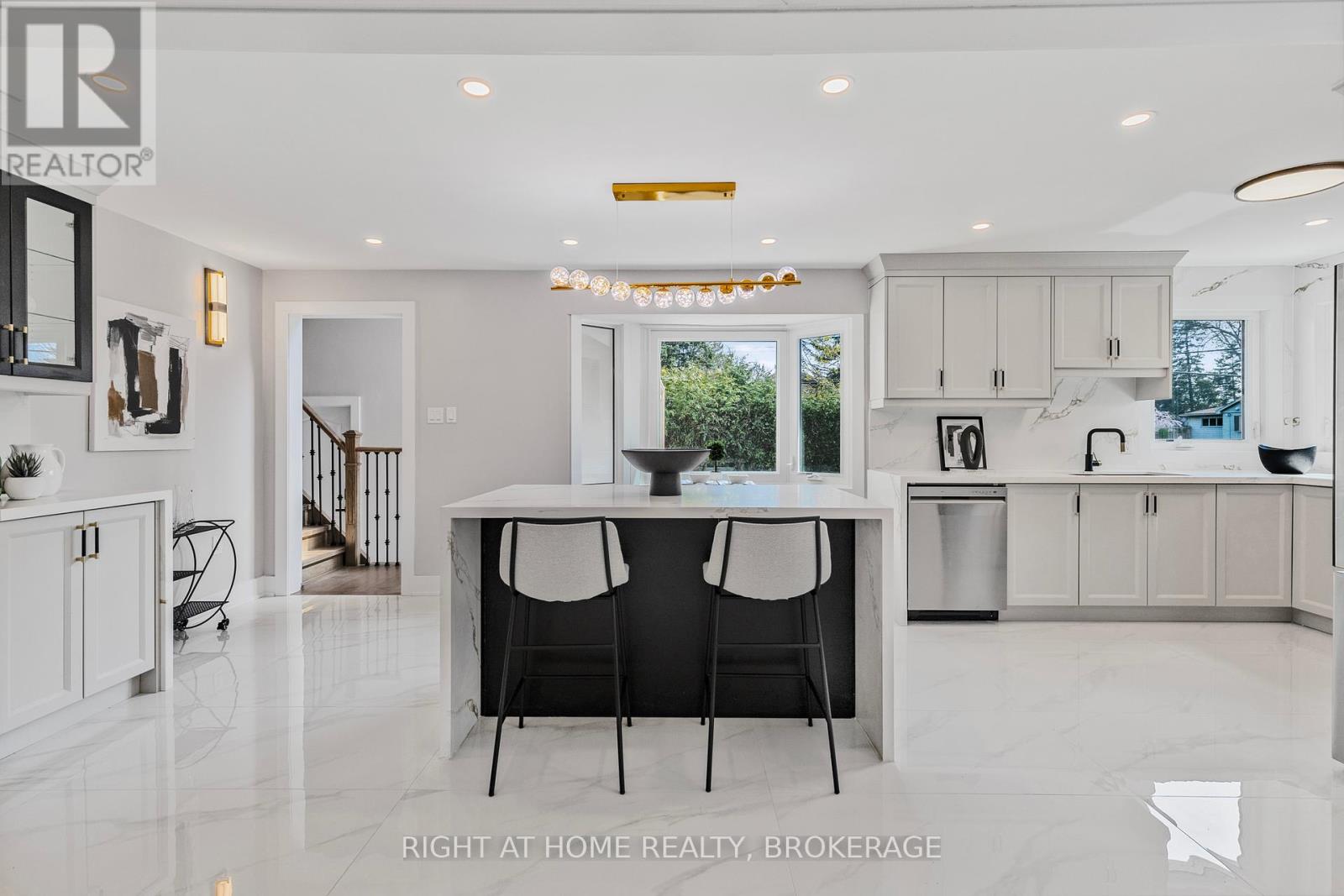 347 Mapledene Drive, Hamilton, Ontario  L9G 2K3 - Photo 13 - X12143523