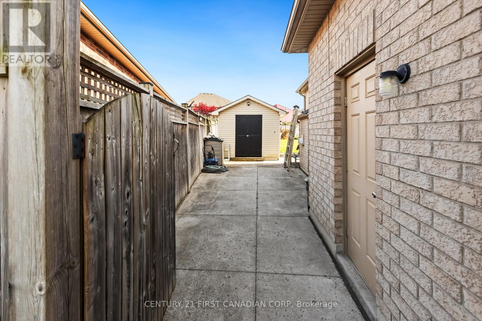 Photo 30 of 34 for 1479 Sandpiper Drive N