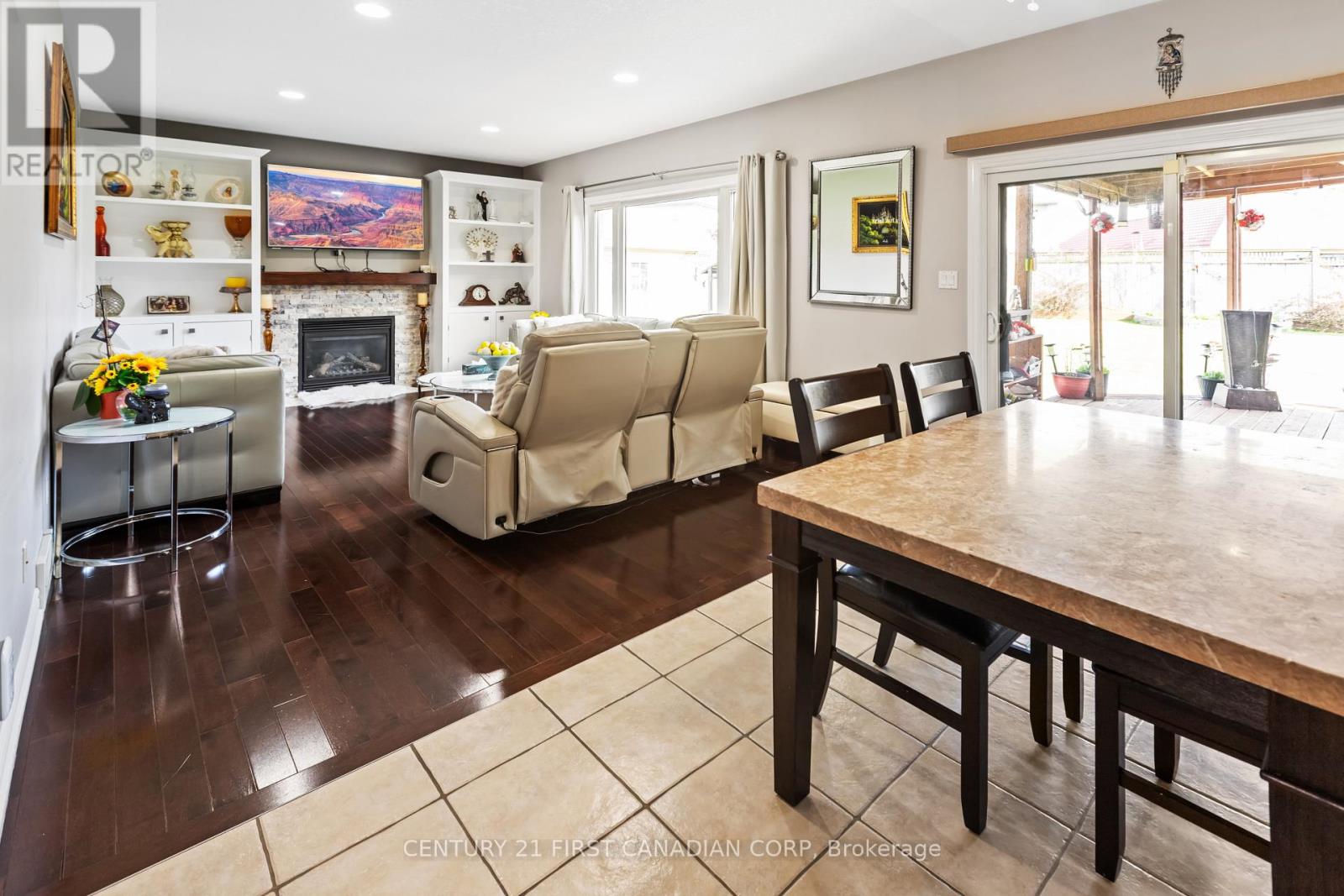 Photo 5 of 34 for 1479 Sandpiper Drive N