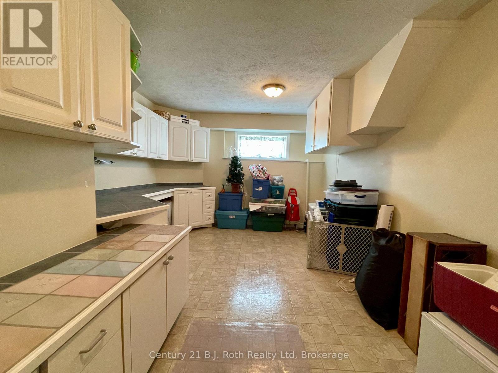 94 Maria Street, Penetanguishene, Ontario  L9M 2H8 - Photo 37 - S12094437