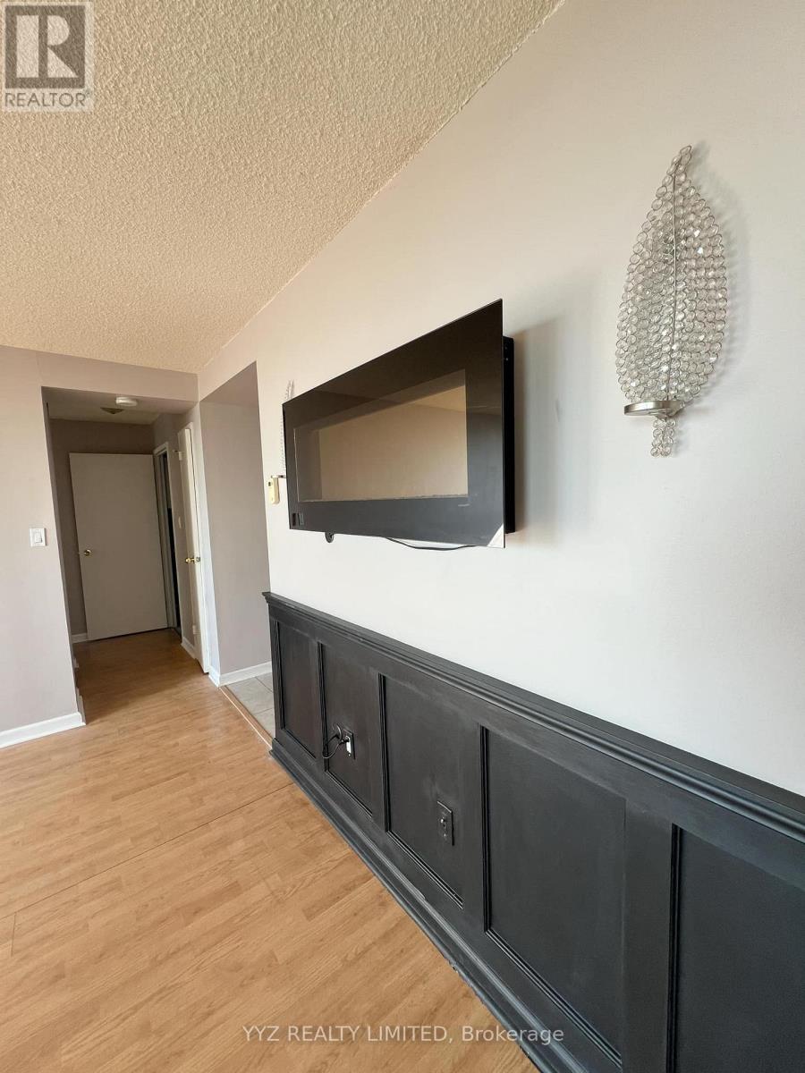 1105 - 2542 Argyle Road, Mississauga, Ontario  L5B 2H5 - Photo 3 - W12126588