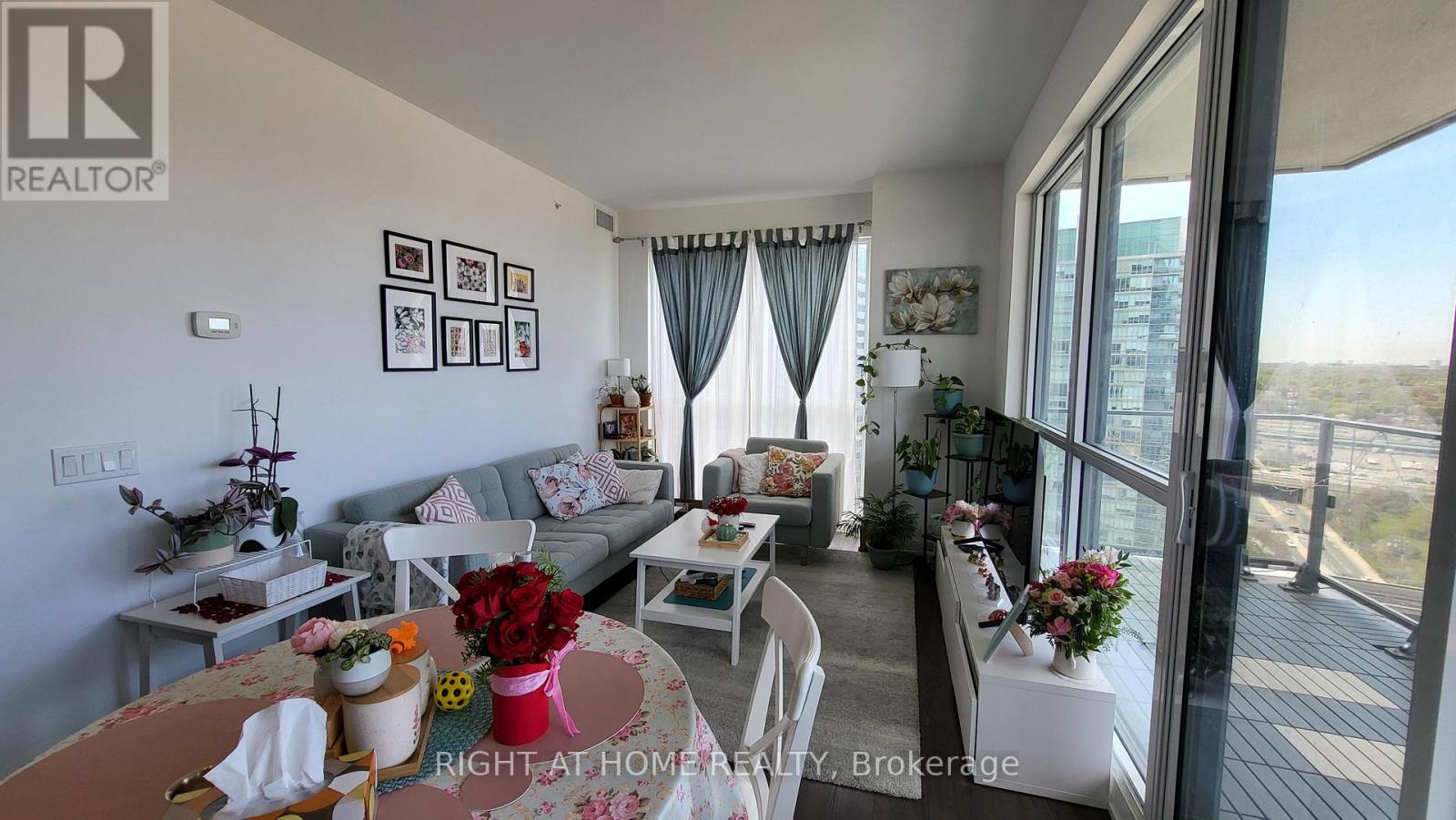 2307 - 10 Park Lawn Road, Toronto, Ontario  M8V 0H9 - Photo 2 - W12140692