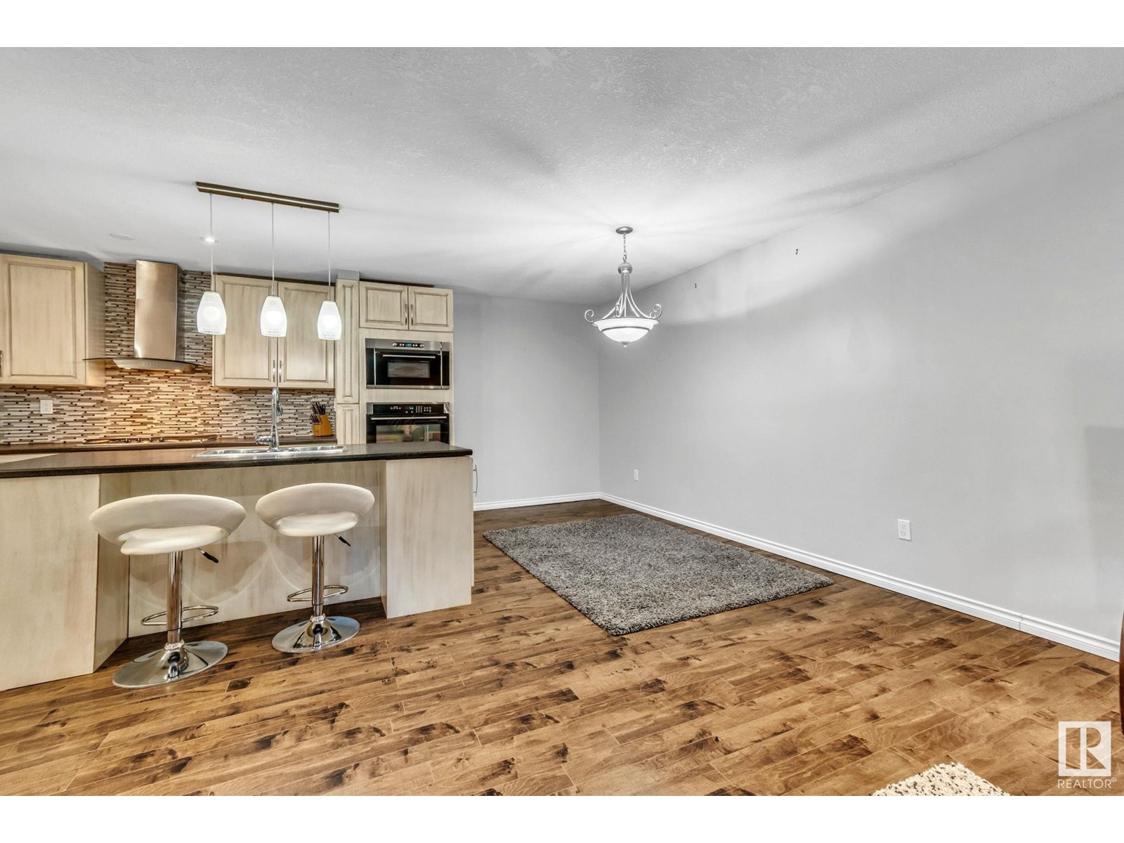 Property at 5758 172 ST NW image 4