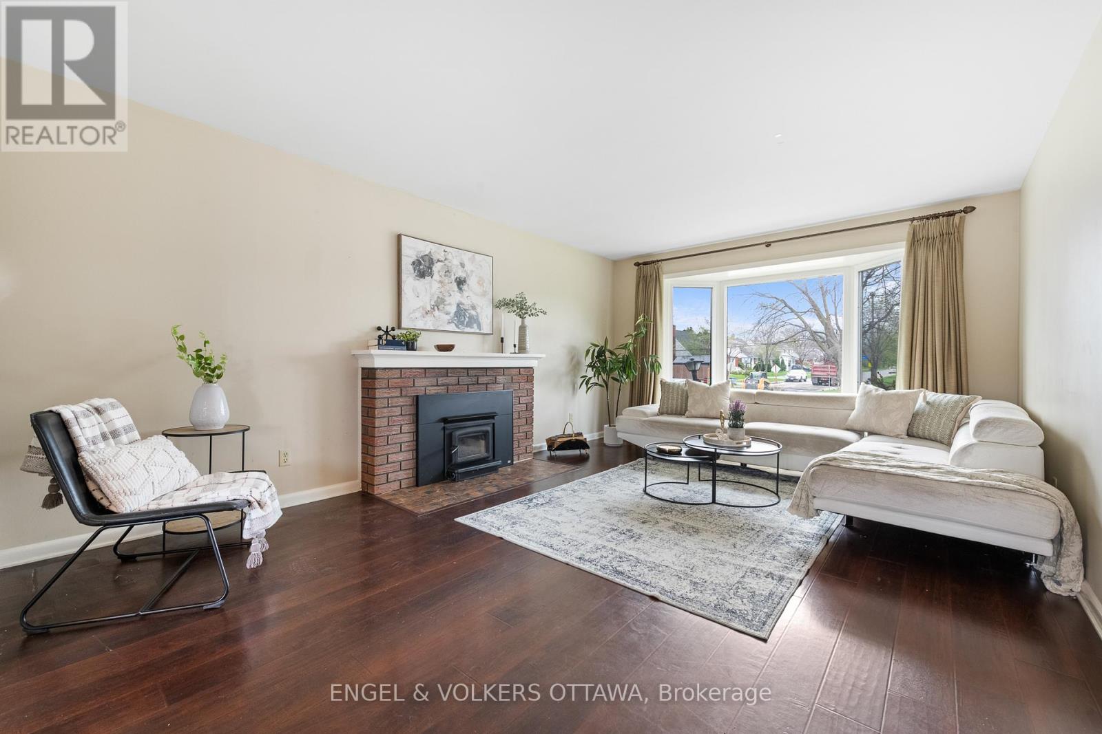 989 Connaught Avenue, Ottawa, Ontario  K2B 5M7 - Photo 4 - X12145966
