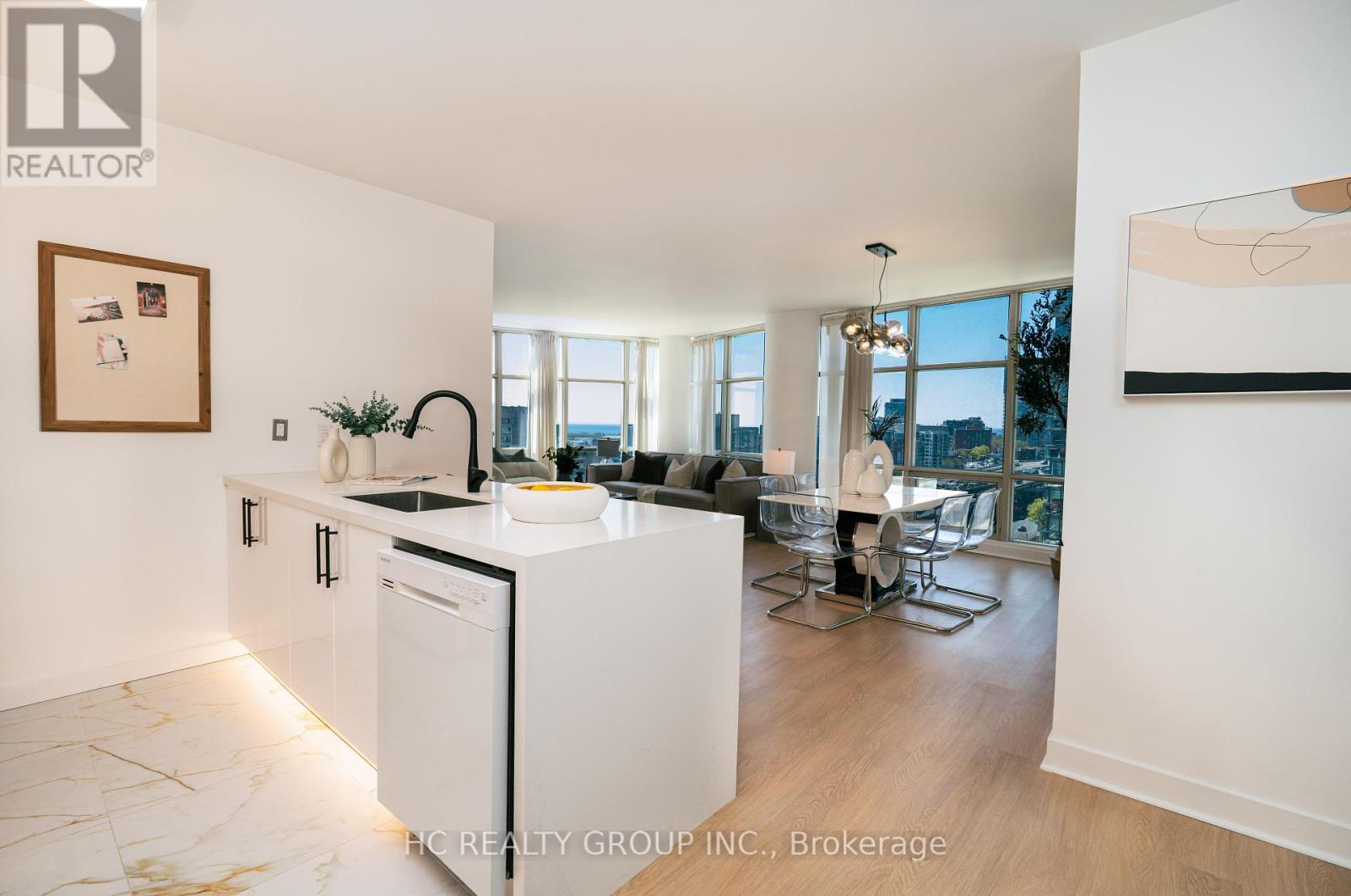 1212 - 35 Mariner Terrace, Toronto, Ontario  M5V 3V9 - Photo 2 - C12145979