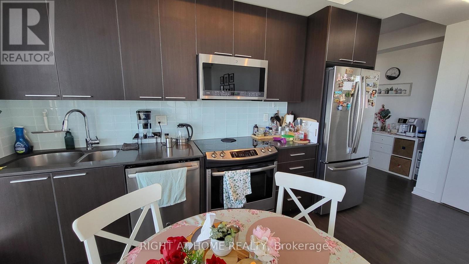2307 - 10 Park Lawn Road, Toronto, Ontario  M8V 0H9 - Photo 5 - W12140692