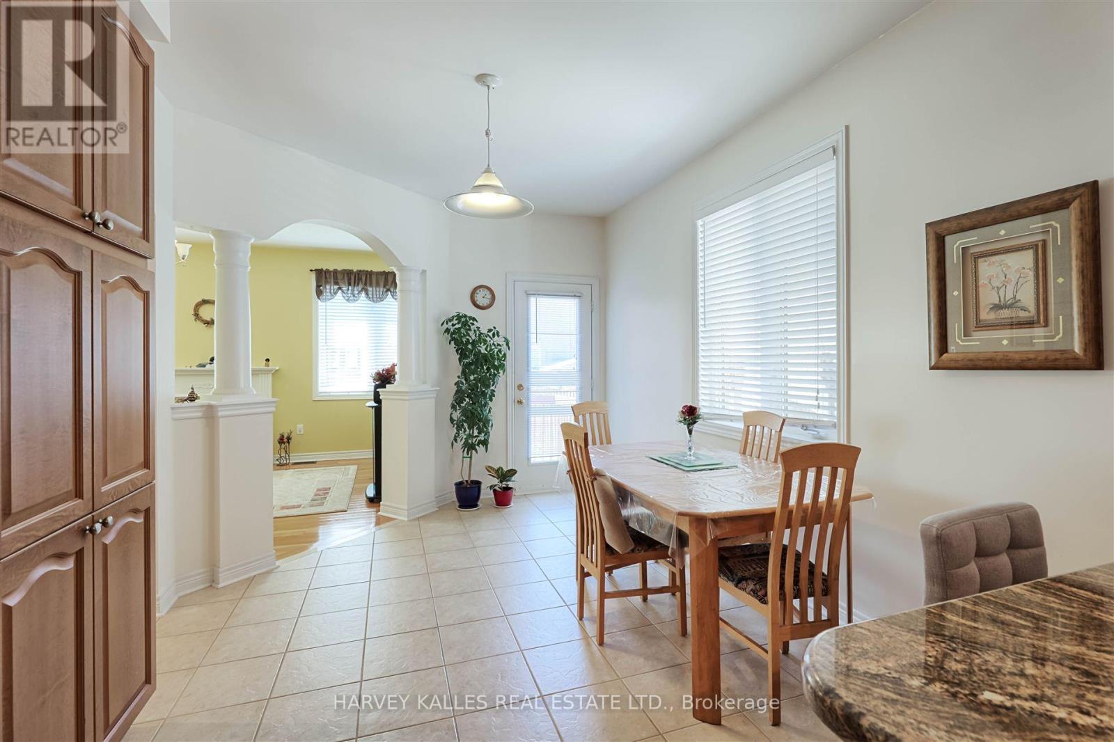 5180 Littlebend Drive, Mississauga, Ontario  L5M 8B6 - Photo 9 - W12145900