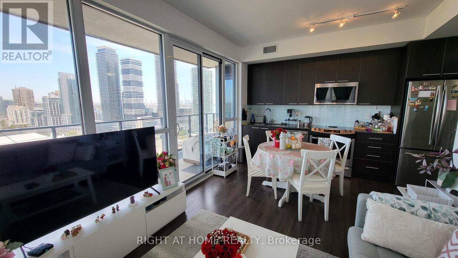 2307 - 10 Park Lawn Road, Toronto, Ontario  M8V 0H9 - Photo 4 - W12140692