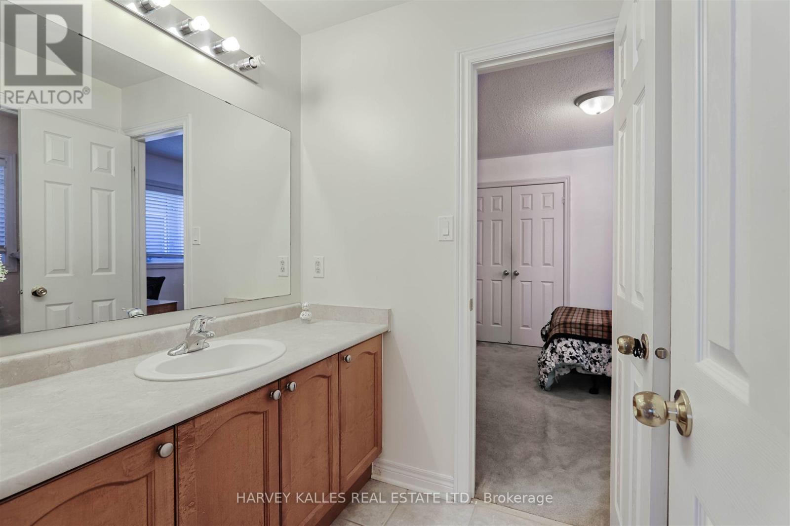 5180 Littlebend Drive, Mississauga, Ontario  L5M 8B6 - Photo 16 - W12145900
