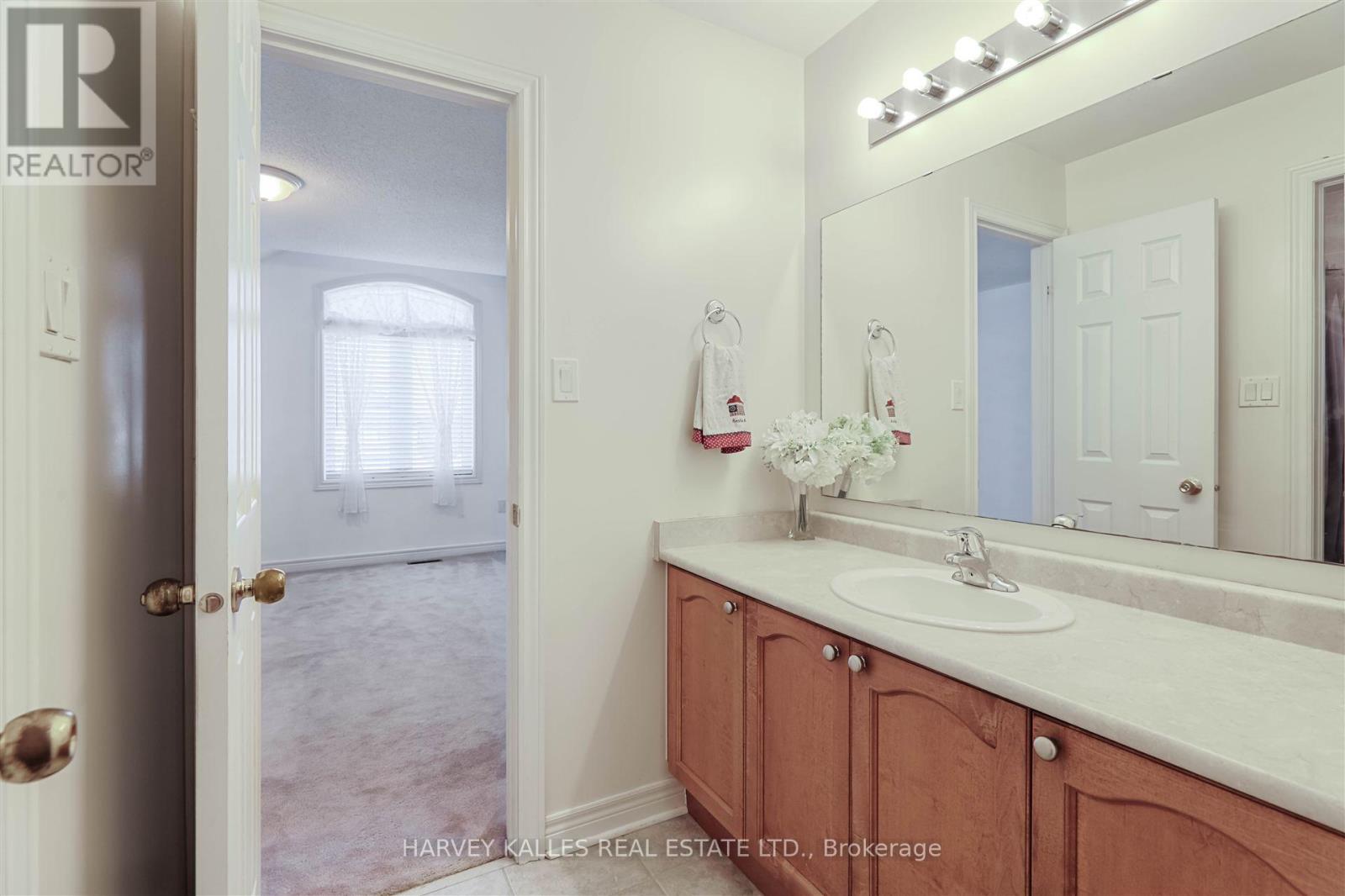 5180 Littlebend Drive, Mississauga, Ontario  L5M 8B6 - Photo 17 - W12145900