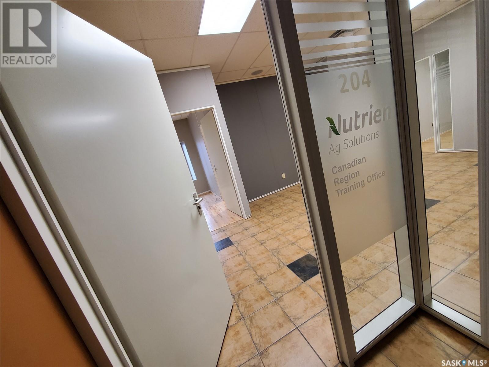 204 245 Central Avenue N, Swift Current, Saskatchewan  S9H 0L3 - Photo 4 - SK005772