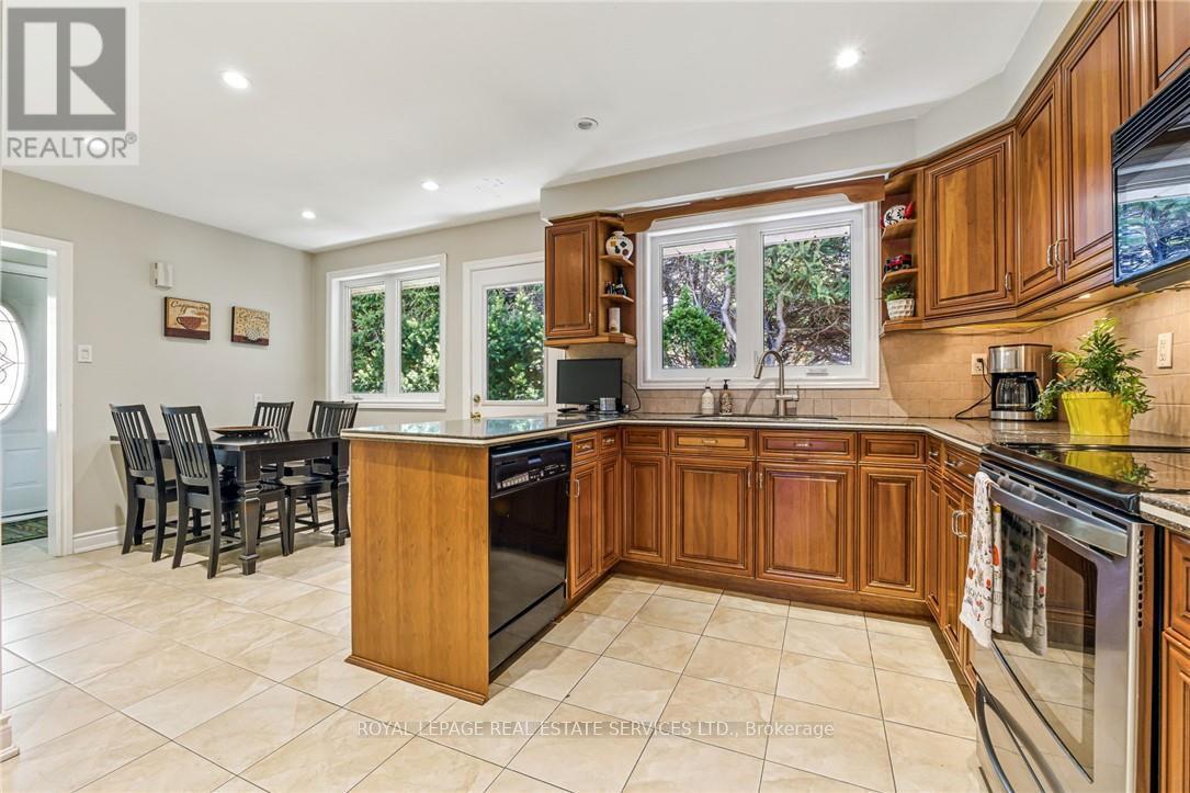 296 Glen Afton Drive, Burlington, Ontario  L7L 1H1 - Photo 10 - W12145940