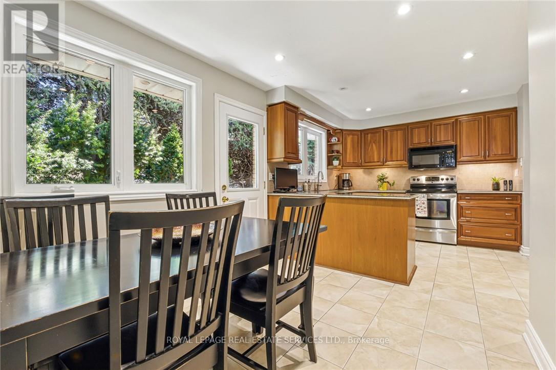 296 Glen Afton Drive, Burlington, Ontario  L7L 1H1 - Photo 14 - W12145940