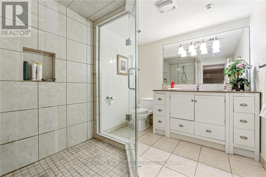 296 Glen Afton Drive, Burlington, Ontario  L7L 1H1 - Photo 29 - W12145940
