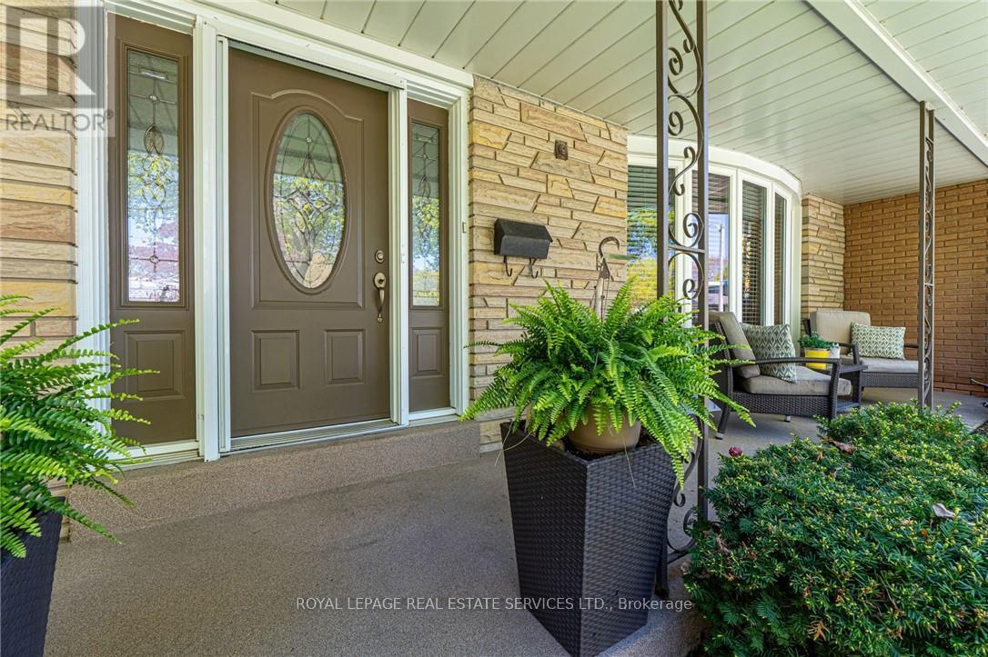 296 Glen Afton Drive, Burlington, Ontario  L7L 1H1 - Photo 3 - W12145940