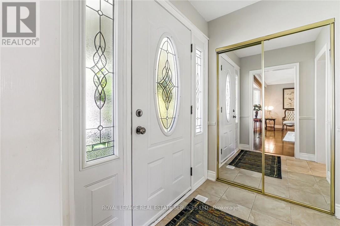 296 Glen Afton Drive, Burlington, Ontario  L7L 1H1 - Photo 4 - W12145940