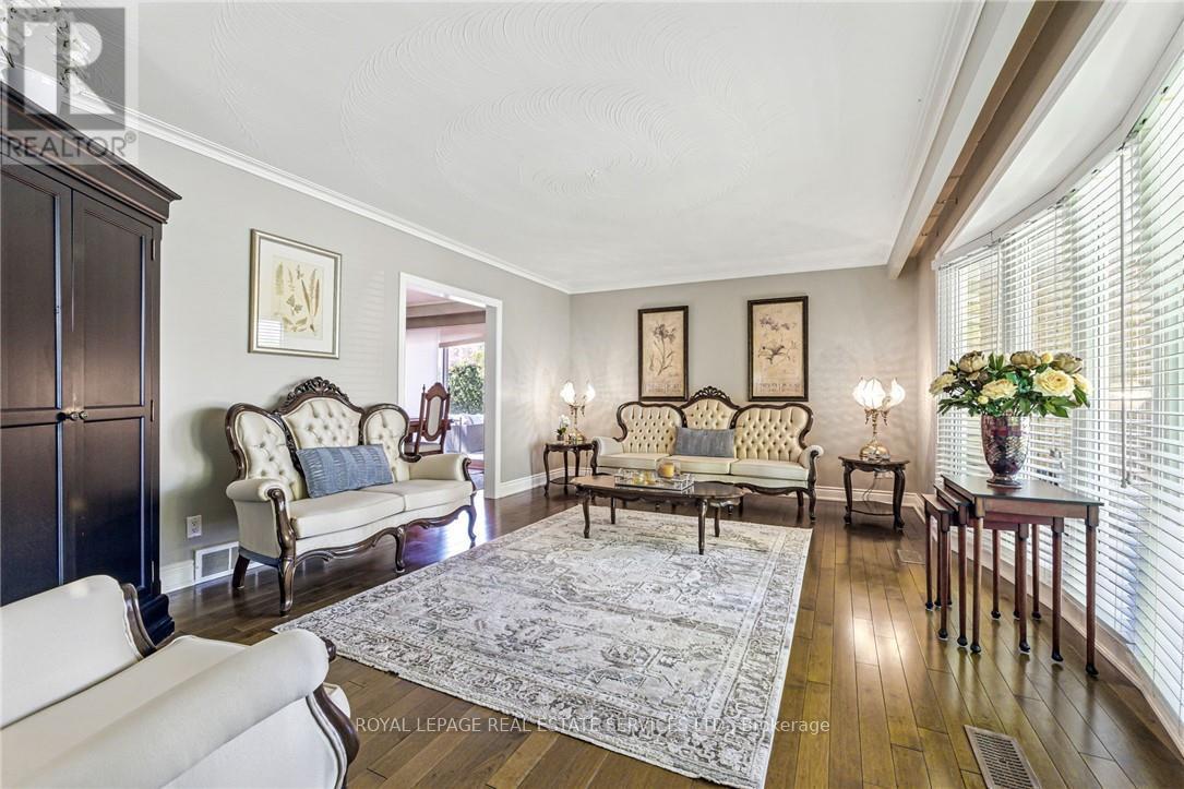 296 Glen Afton Drive, Burlington, Ontario  L7L 1H1 - Photo 5 - W12145940