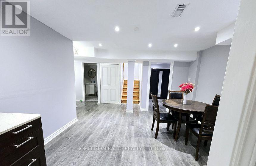 33 Atira Avenue, Brampton (Fletcher's Meadow), Ontario  L7A 3V1 - Photo 30 - W12145960