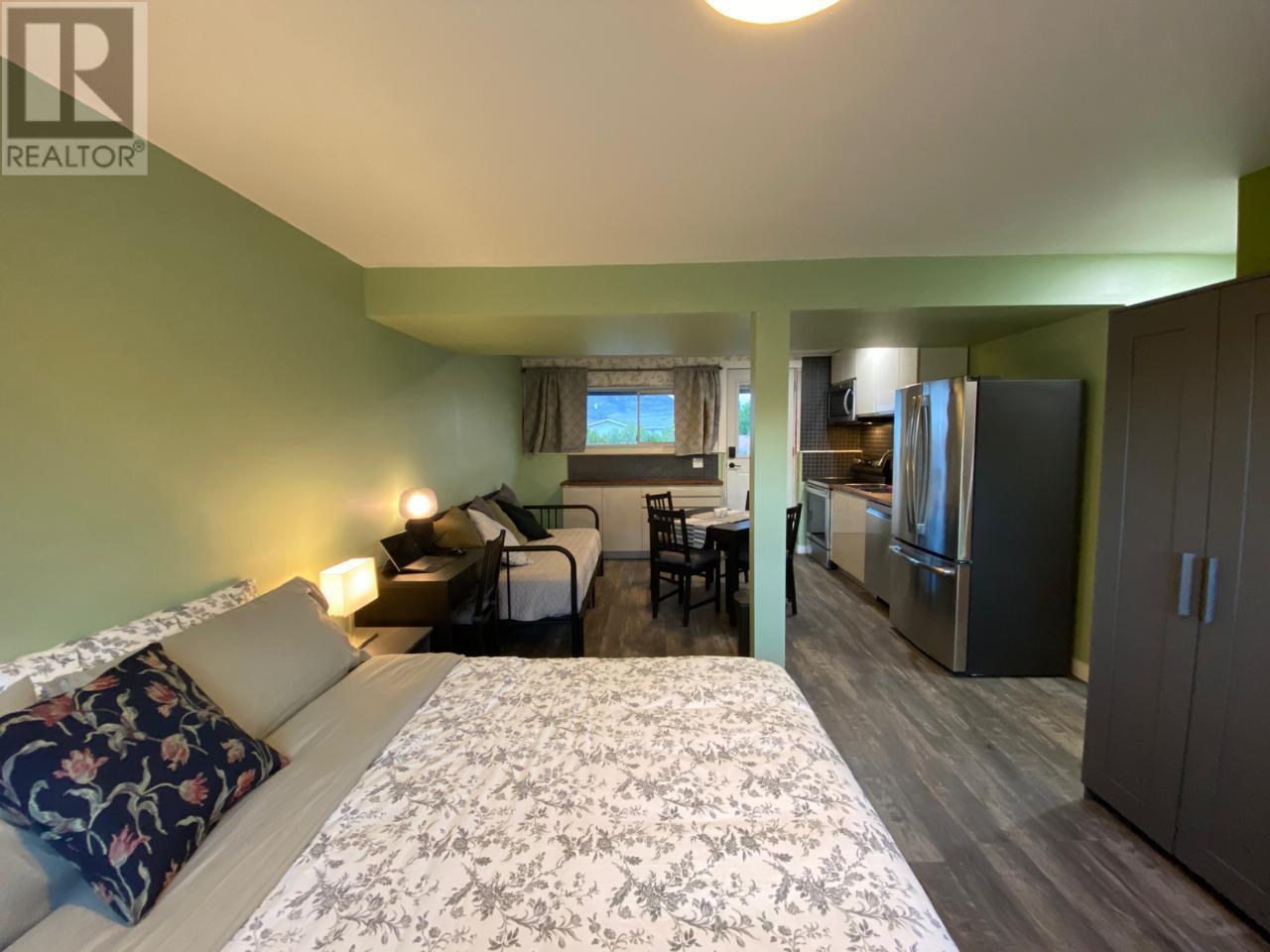 Property at 5 Sunrise Court image 3