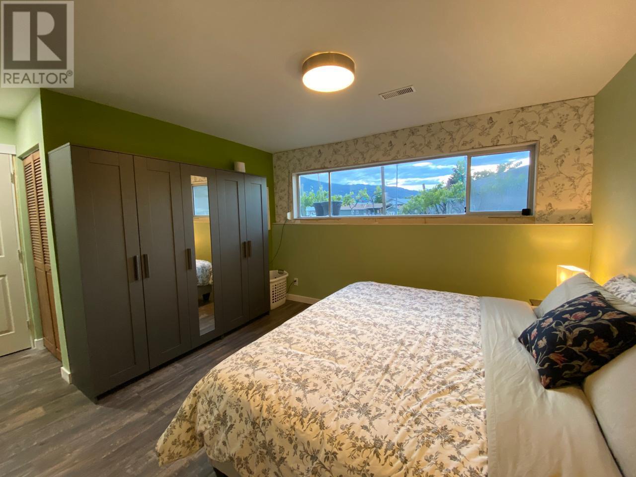 Property at 5 Sunrise Court image 4