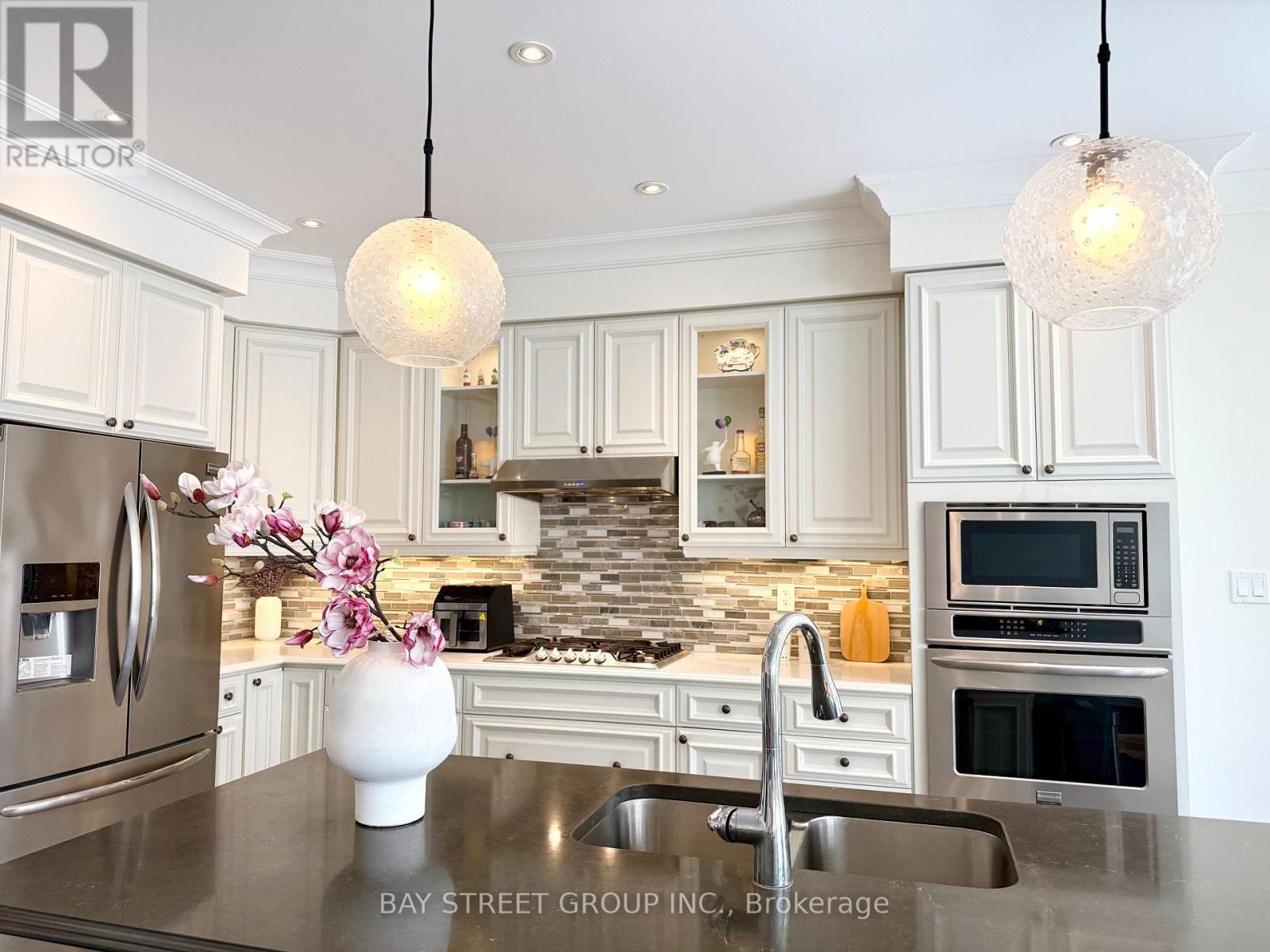 164 Beaveridge Avenue, Oakville, Ontario  L6H 0M6 - Photo 6 - W12102313