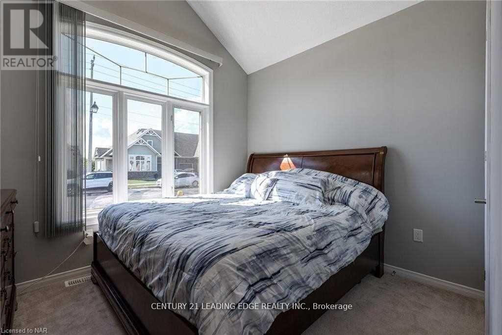 10 Dorchester Boulevard S, St. Catharines, Ontario  L2M 0B8 - Photo 10 - X12145928