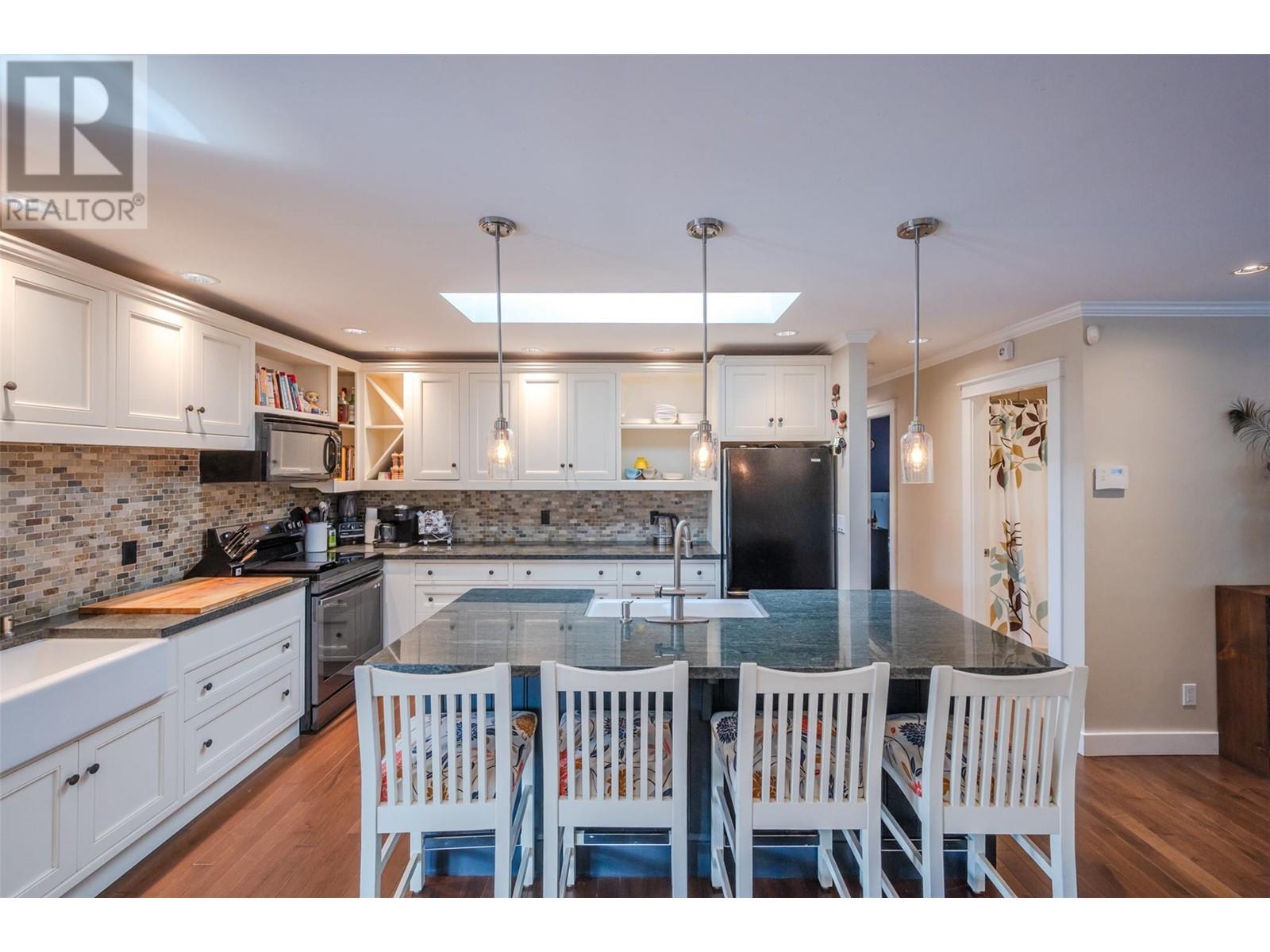 Property at 5545 Sawmill Road image 3