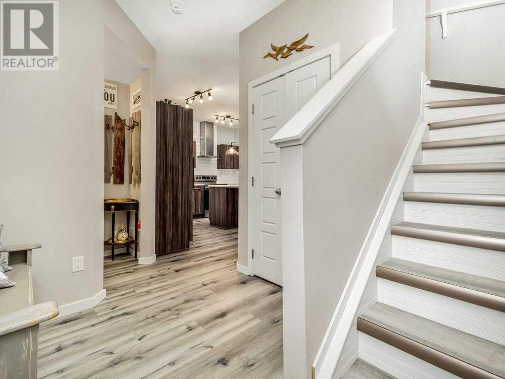 Property at 409 Moonlight Way W image 3
