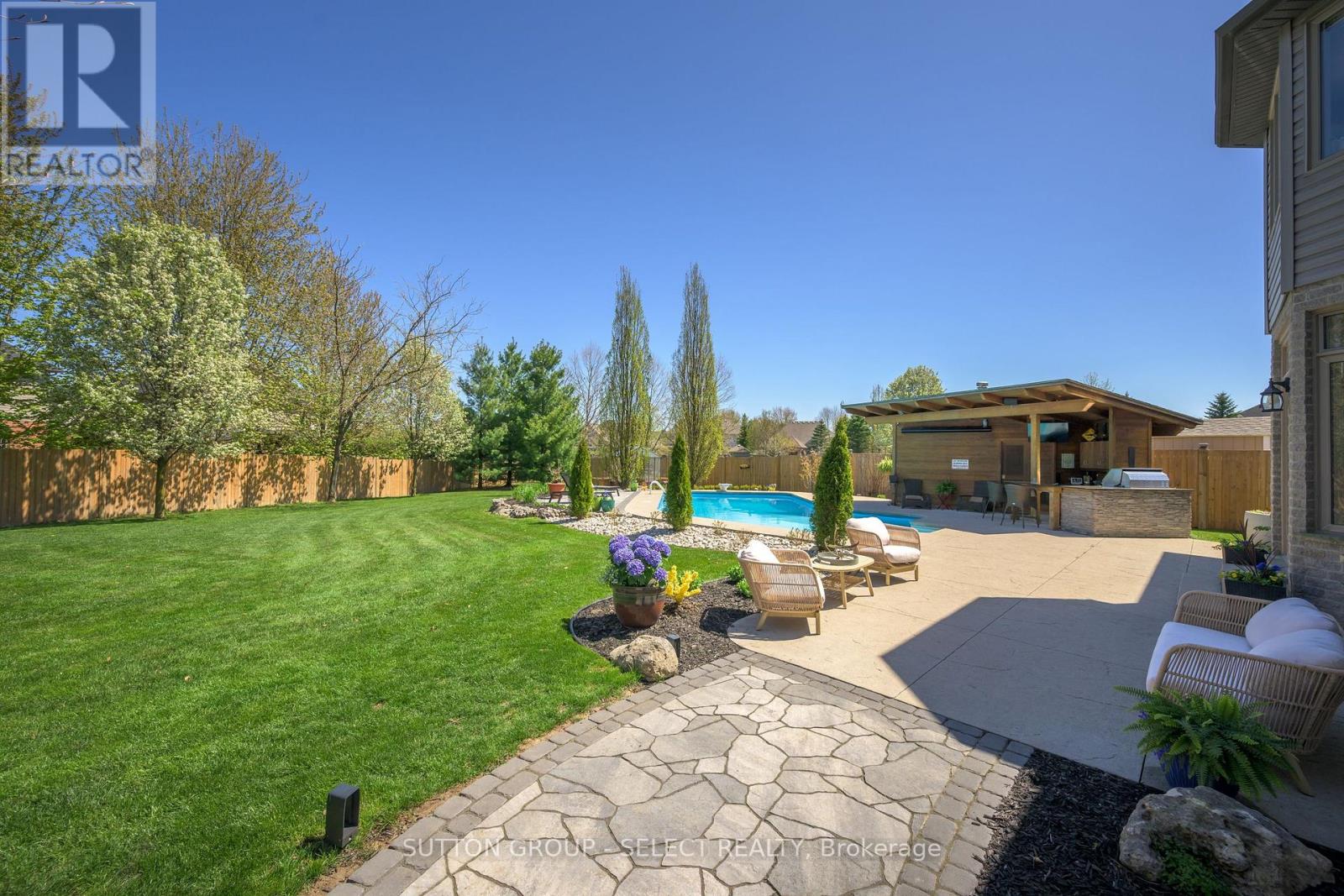 215 East Rivertrace Walk, London North, Ontario  N6G 5L1 - Photo 42 - X12145992