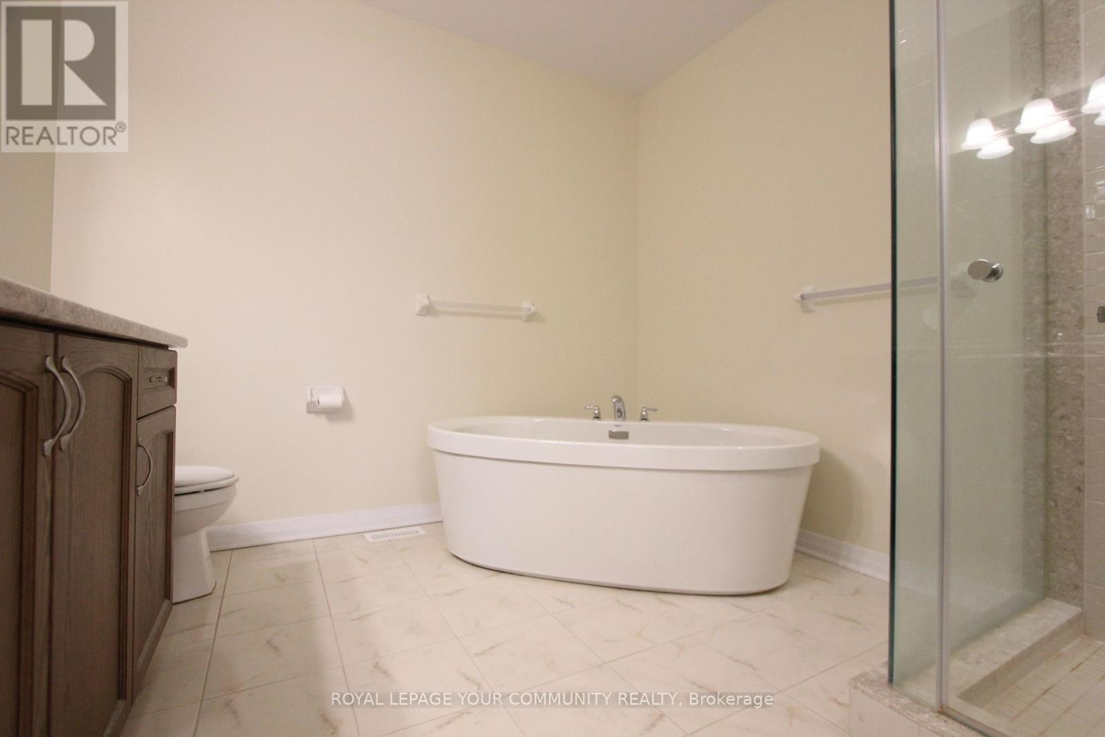 42 Northhill Avenue, Cavan Monaghan, Ontario  L4A 1G0 - Photo 19 - X12100533