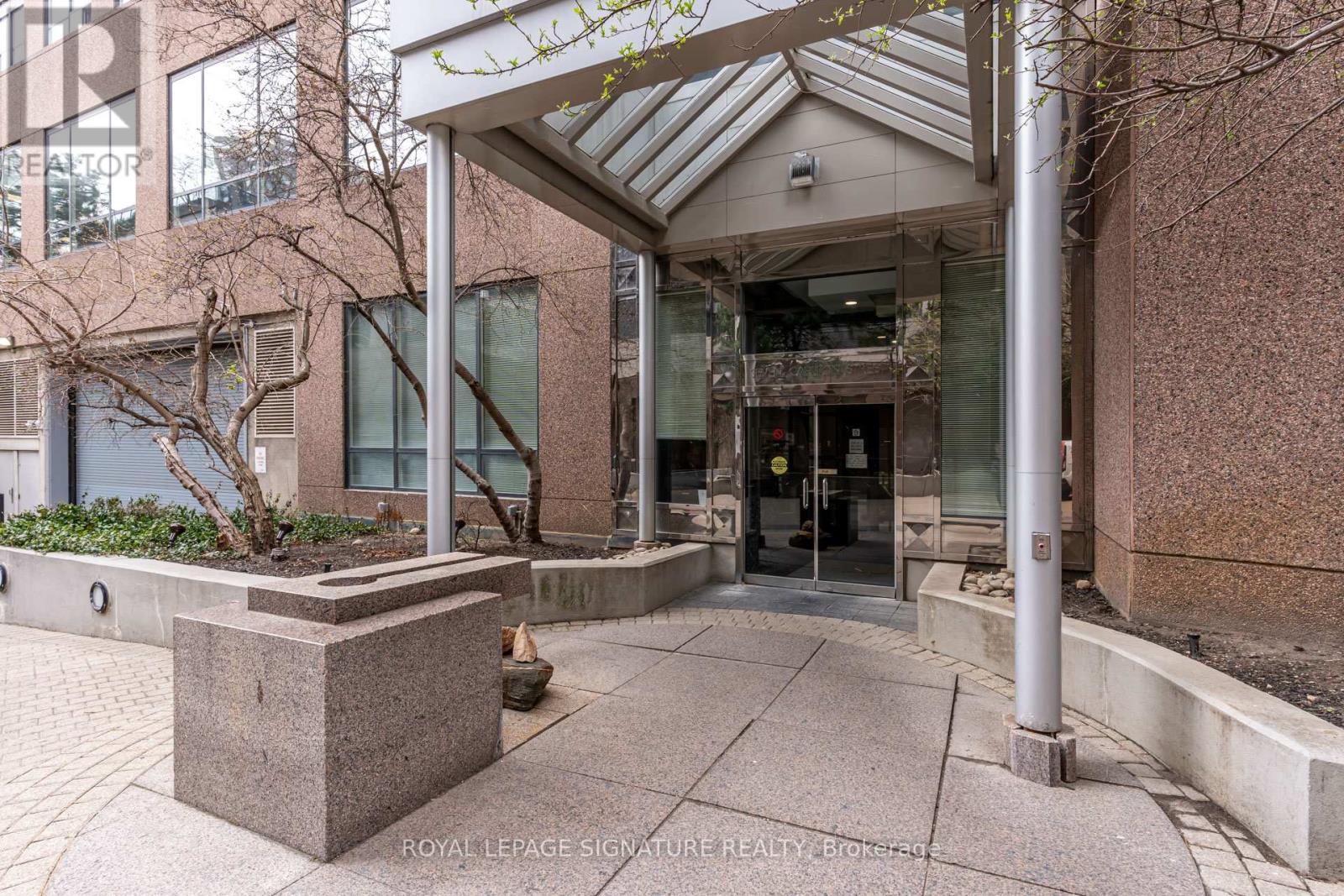 306 - 7 Carlton Street, Toronto, Ontario  M5B 1L2 - Photo 3 - C12146006