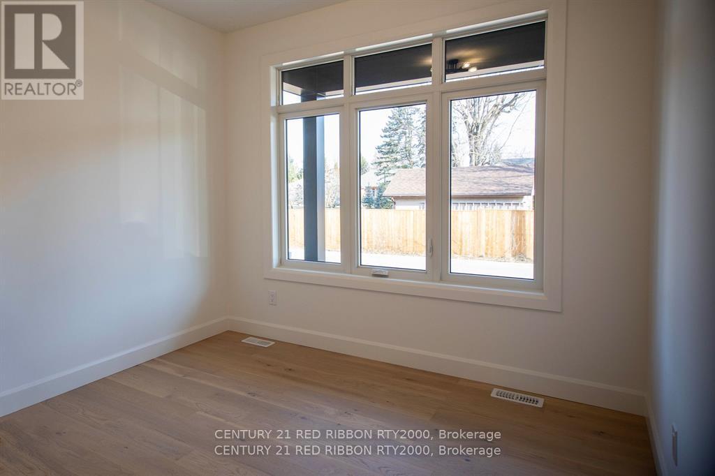 8 - 430 Head Street N, Strathroy-Caradoc (Ne), Ontario  N7G 2K2 - Photo 23 - X12146042