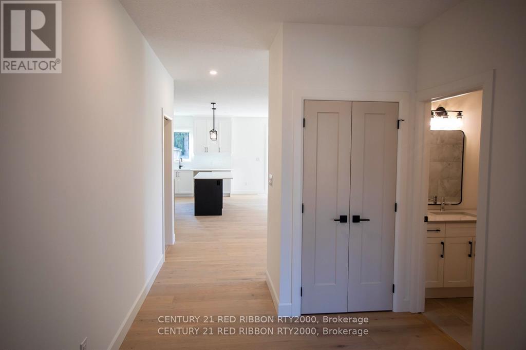 8 - 430 Head Street N, Strathroy-Caradoc (Ne), Ontario  N7G 2K2 - Photo 27 - X12146042