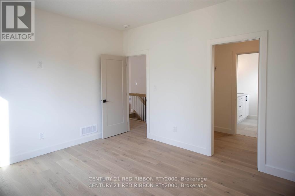 8 - 430 Head Street N, Strathroy-Caradoc (Ne), Ontario  N7G 2K2 - Photo 8 - X12146042