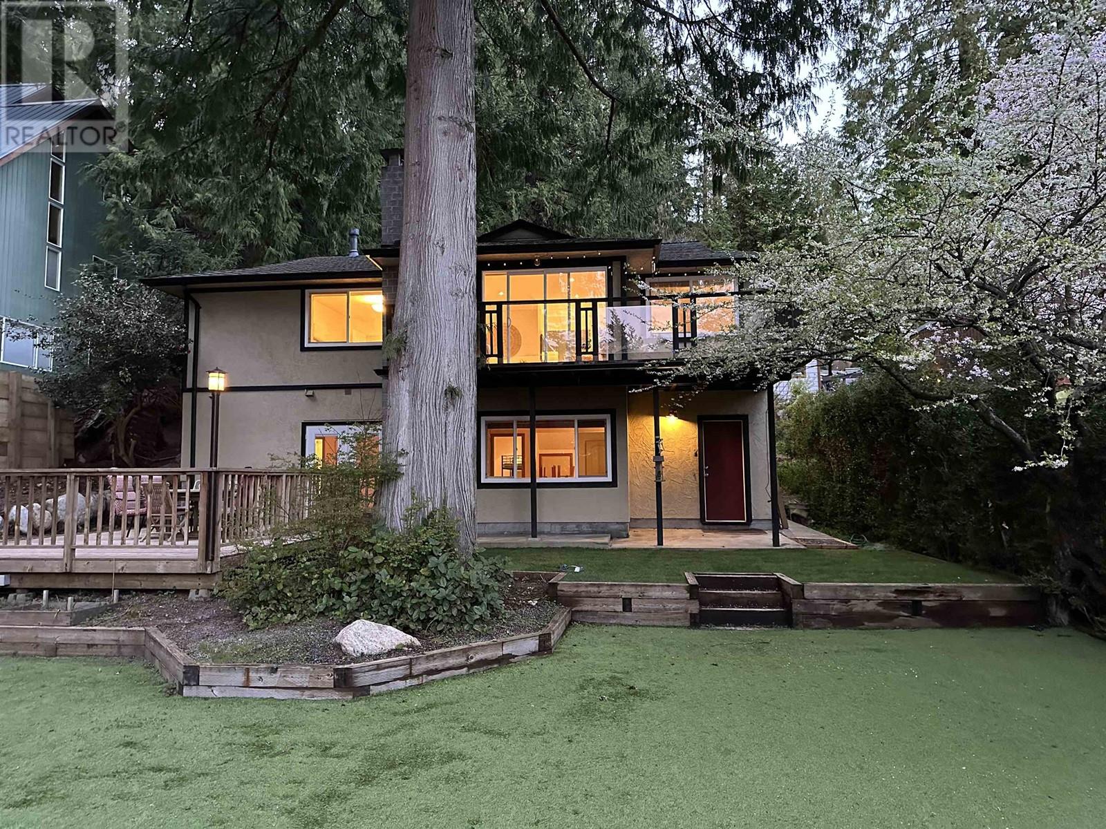 993 CHAMBERLAIN DRIVE, North Vancouver, British Columbia